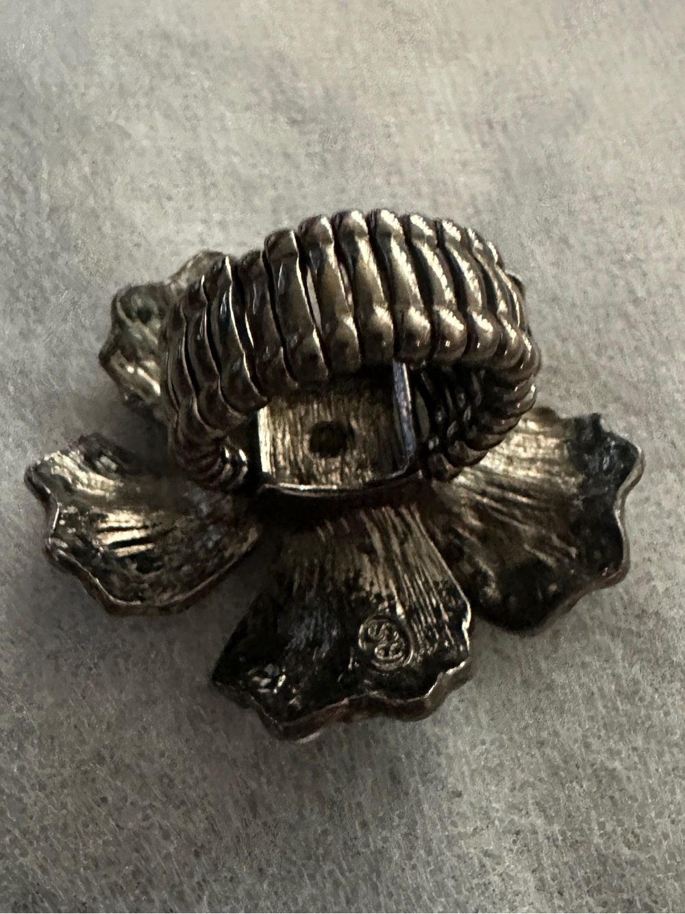 Cocktail Ring With Rhinestone Flower - Picture 4 of 4